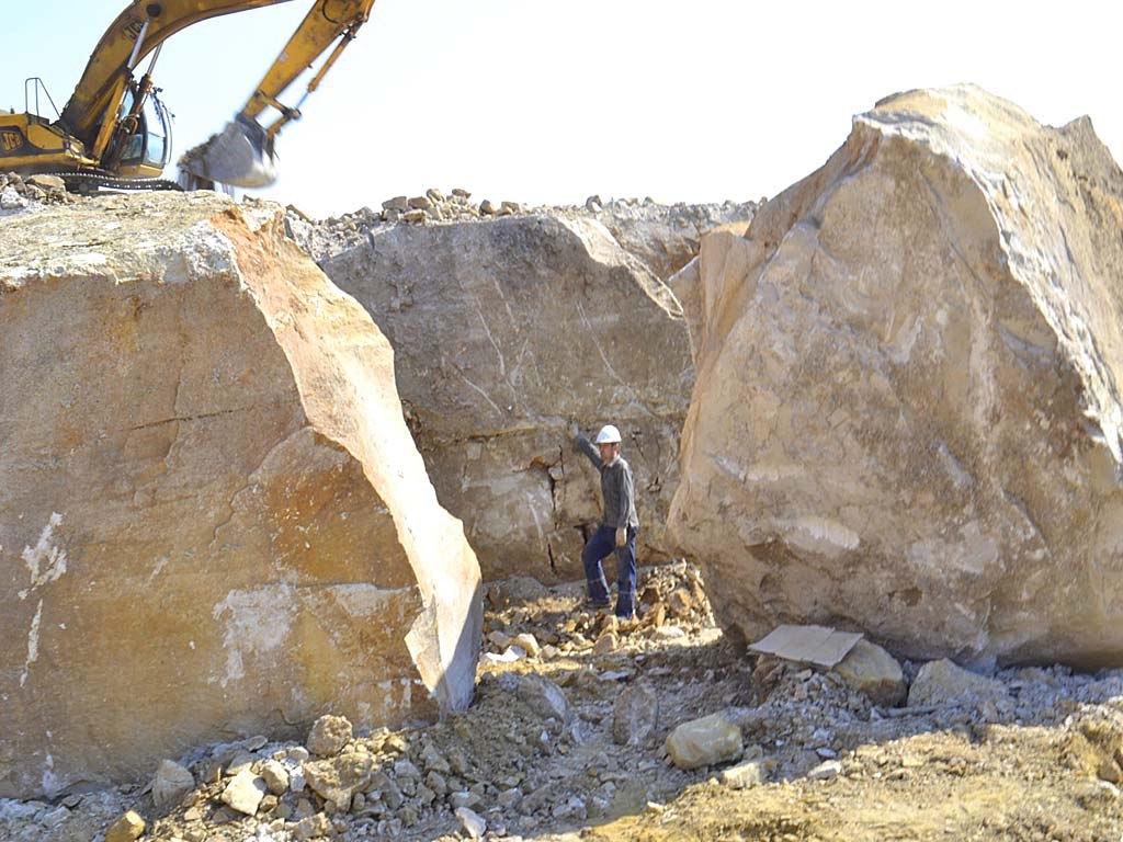 Добыча камня на карьерах Дагестана 